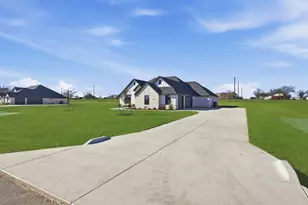 2005 Forest Bridge Dr, Azle, TX 76020 - Photo 4