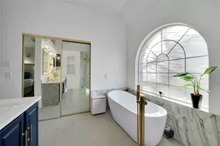 9352 Riverwalk Ln, Irving, TX 75063 - Photo 30