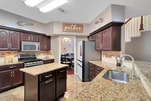 9352 Riverwalk Ln, Irving, TX 75063 - Photo 6