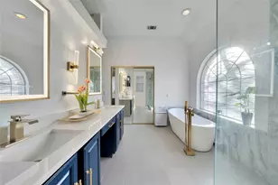 9352 Riverwalk Ln, Irving, TX 75063 - Photo 36