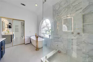 9352 Riverwalk Ln, Irving, TX 75063 - Photo 2