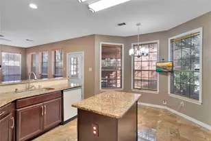 9352 Riverwalk Ln, Irving, TX 75063 - Photo 10