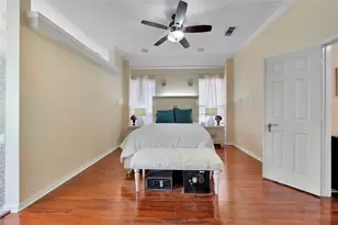 9352 Riverwalk Ln, Irving, TX 75063 - Photo 32