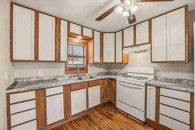 1090 W Elm Street, Stephenville, TX 76401 - Photo 12