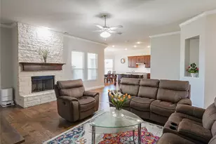 140 Independence Dr, Joshua, TX 76058 - Photo 4