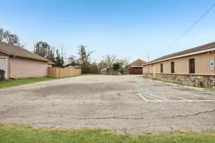 1734 Nomas St, Dallas, TX 75212 - Photo 1