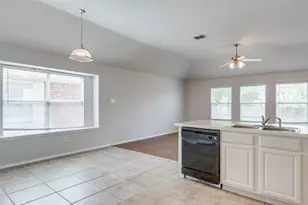 5137 Breeze Hollow Ct, Fort Worth, TX 76179 - Photo 4