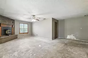 221 E 7th St, Weatherford, TX 76086 - Photo 8