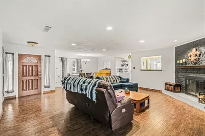 2421 Parkwood Drive, Grand Prairie, TX 75050 - Photo 6