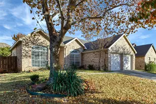 5541 Dunn Hill Dr, Fort Worth, TX 76137 - Photo 2