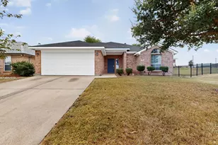 729 Ridgehill Dr, Burleson, TX 76028 - Photo 2