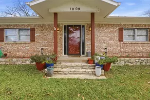 1009 Mustang Trail, Granbury, TX 76049 - Photo 2