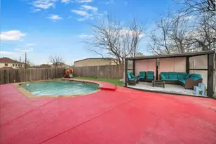 547 Breton Dr, Grand Prairie, TX 75052 - Photo 32