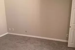 1000 Lamesa Ct, Irving, TX 75063 - Photo 16