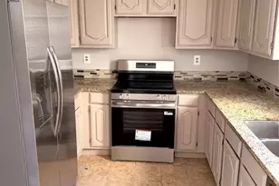 1000 Lamesa Ct, Irving, TX 75063 - Photo 14