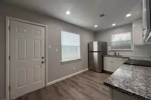 304 Oak St, McKinney, TX 75069 - Photo 2