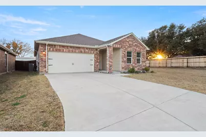1645 Shadow Hawk Drive, Fort Worth, TX 76052 - Photo 2