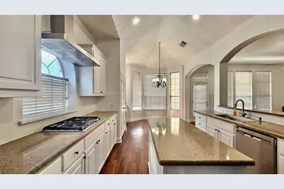 9137 Jasmine Lane, Irving, TX 75063 - Photo 8