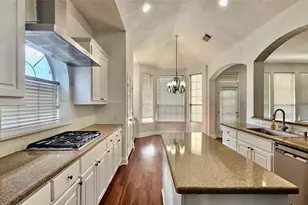 9137 Jasmine Ln, Irving, TX 75063 - Photo 8