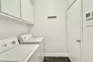 9137 Jasmine Ln, Irving, TX 75063 - Photo 32