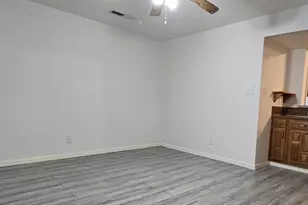 509 Chestnut Dr, Grand Prairie, TX 75052 - Photo 14