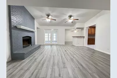 509 Chestnut Drive, Grand Prairie, TX 75052 - Photo 2