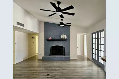 509 Chestnut Drive, Grand Prairie, TX 75052 - Photo 2