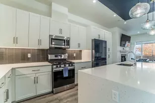 321 College Ave, Fort Worth, TX 76104 - Photo 2