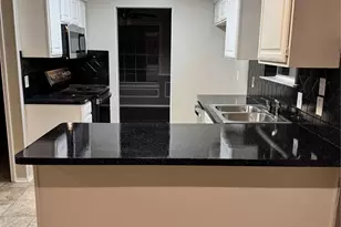 1114 Cherrytree Dr, Arlington, TX 76001 - Photo 2