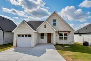 5610 San Jacinto Dr, Granbury, TX 76048 - Photo 2