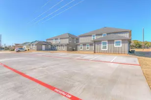 2009 Rockview Dr, Granbury, TX 76049 - Photo 4