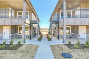 2009 Rockview Dr, Granbury, TX 76049 - Photo 2