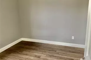 2009 Rockview Dr, Granbury, TX 76049 - Photo 10