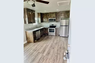 2009 Rockview Drive #105, Granbury, TX 76049 - Photo 8