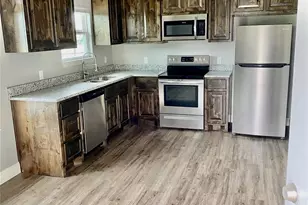 2009 Rockview Dr, Granbury, TX 76049 - Photo 8