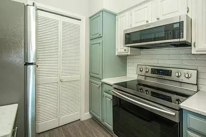 1104 Riverchase Lane #204, Arlington, TX 76011 - Photo 2