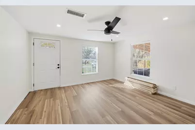 640 Clements Avenue, Van Alstyne, TX 75495 - Photo 2