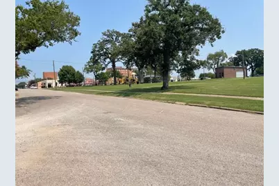 500 W Owings Street, Denison, TX 75020 - Photo 4