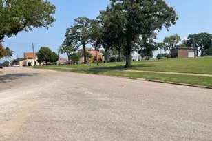 500 W Owings St, Denison, TX 75020 - Photo 4