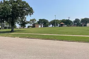 500 W Owings St, Denison, TX 75020 - Photo 26