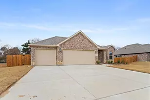 612 Kyle Dr, Tioga, TX 76271 - Photo 2