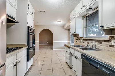 2102 E Timberview Lane, Arlington, TX 76014 - Photo 10