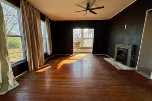 725 W 10th St, Bonham, TX 75418 - Photo 16