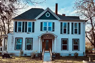 725 W 10th St, Bonham, TX 75418 - Photo 1