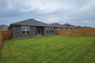 933 Ravenwood Ln, Van Alstyne, TX 75495 - Photo 10