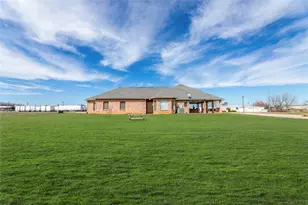 401 Center Ct Dr, Bridgeport, TX 76426 - Photo 6