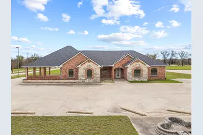 401 Center Court Drive, Bridgeport, TX 76426 - Photo 1