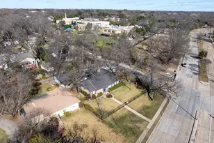 9551 E Lake Highlands Dr, Dallas, TX 75218 - Photo 36