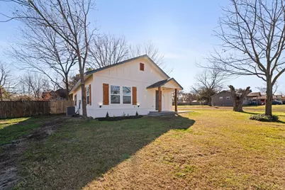 801 E Brown Street, Ennis, TX 75119 - Photo 1