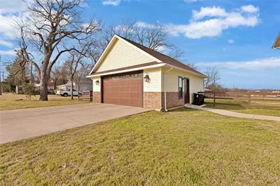 304 N Church Street, Pilot Point, TX 76258 - Photo 4